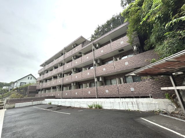 建物外観　タイル張りの外観
