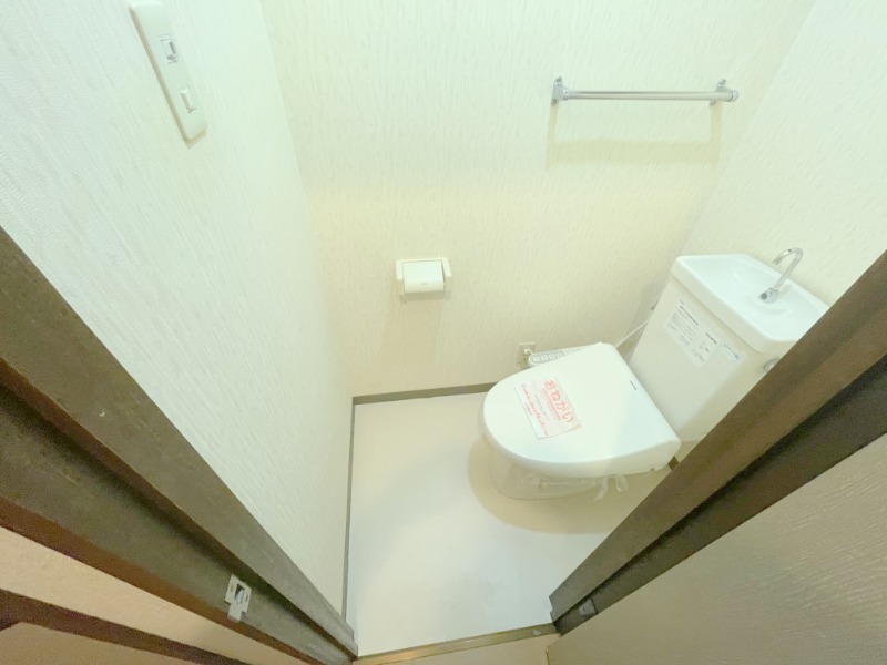 トイレ　ウォシュレット付きで快適な環境です♪