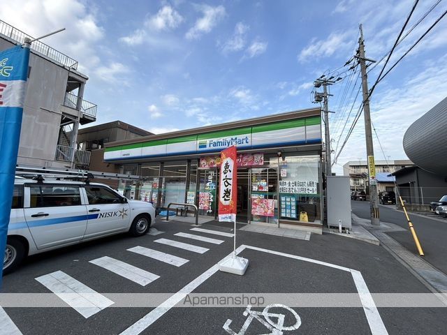 コンビニ　ファミリーマート（コンビニ）まで579m