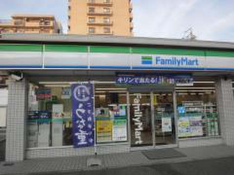 スーパー　ファミリーマート（スーパー）まで450m