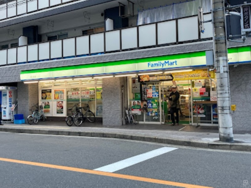 コンビニ　ファミリーマート同心町店（コンビニ）まで402m
