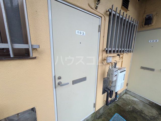 進栄荘の玄関写真