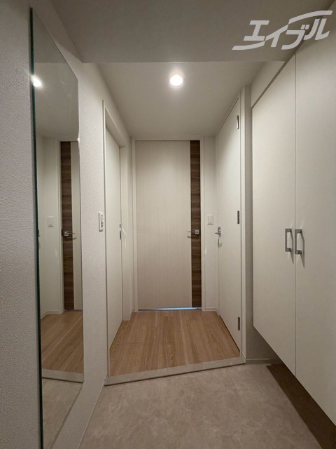 地下鉄御堂筋線 中津駅 徒歩12分 15階建 築1年の玄関写真