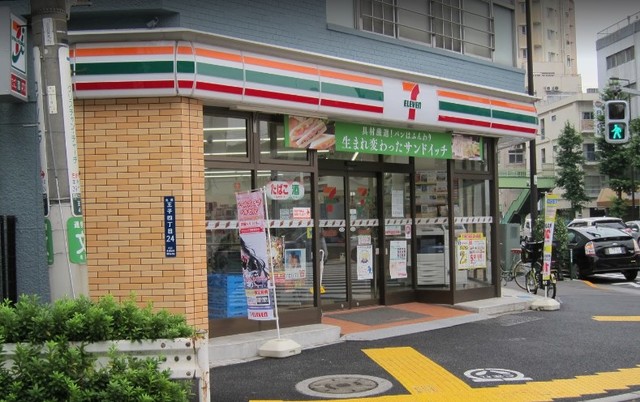 コンビニ　セブンイレブン北区王子4丁目店（コンビニ）まで298m