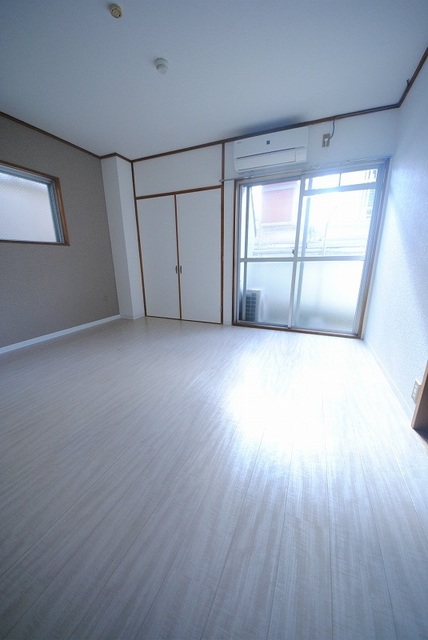 居室・リビング　写真は３１０号室