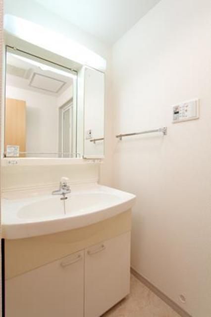 洗面設備　※写真は同タイプ住戸です。