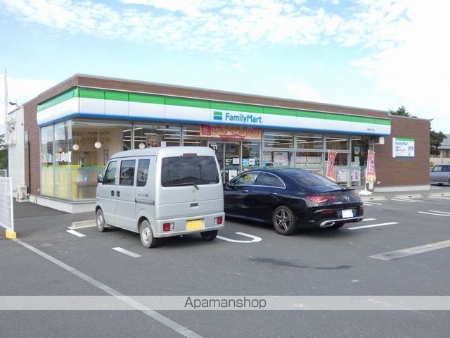 コンビニ　ファミリーマート湖西なか店（コンビニ）まで571m