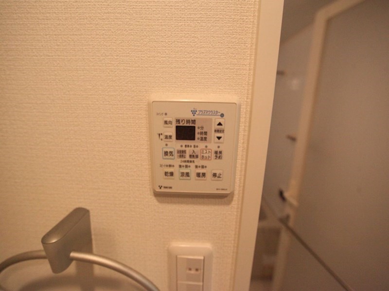 その他設備　浴室暖房乾燥機付き