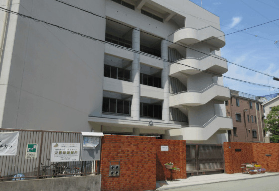中学校　大阪市立野田中学校（中学校）まで426m