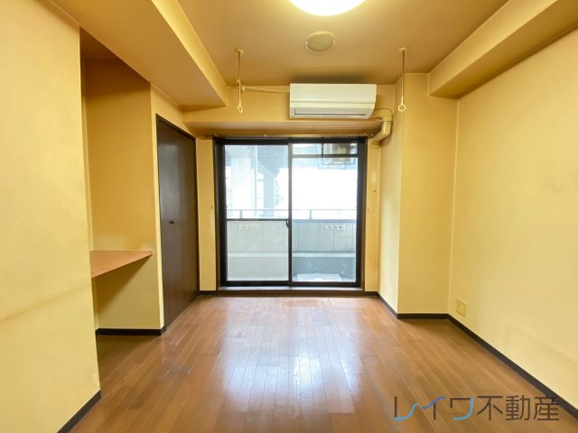 地下鉄谷町線 谷町四丁目駅 徒歩4分 12階建 築27年の居間写真