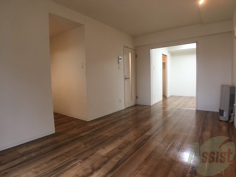 居室・リビング　広くてキレイなお部屋が広がっていて、充実した生活が送れそう。