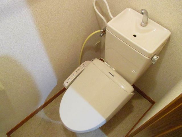 ＪＲ高崎線 本庄駅 徒歩19分 2階建 築28年のトイレ写真
