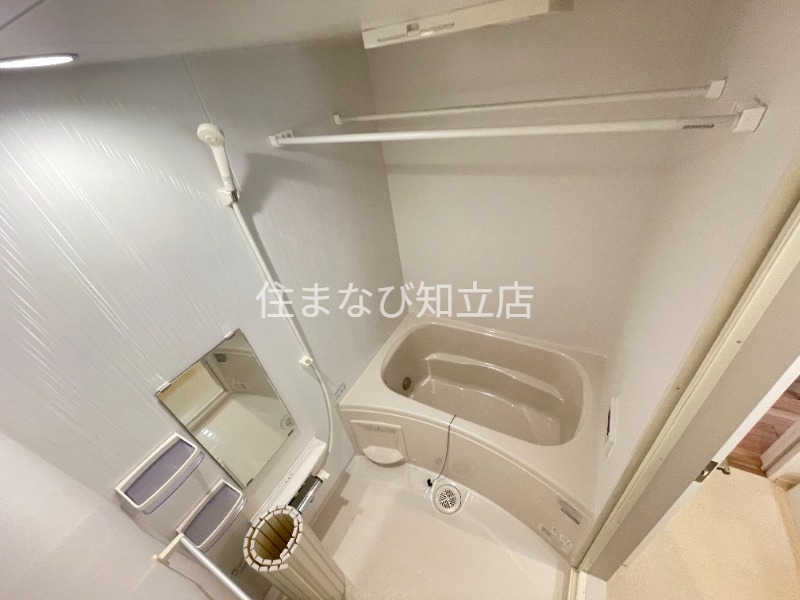 バス・シャワールーム　同型別部屋写真　反転