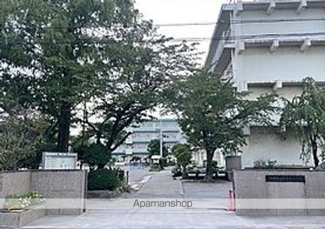 小学校　戸田市立新曽北小学校（小学校）まで1413m