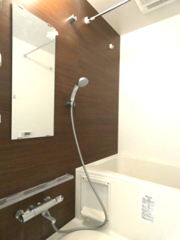 バス・シャワールーム　「人気条件のお風呂とトイレ別タイプです」