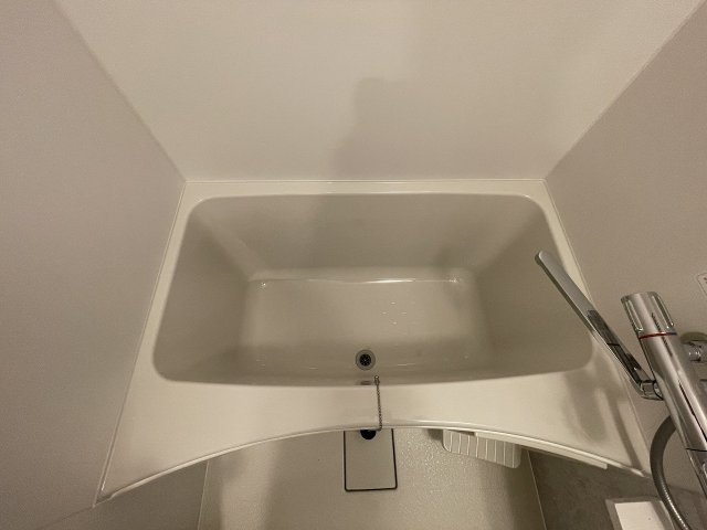 バス・シャワールーム　モデル写真