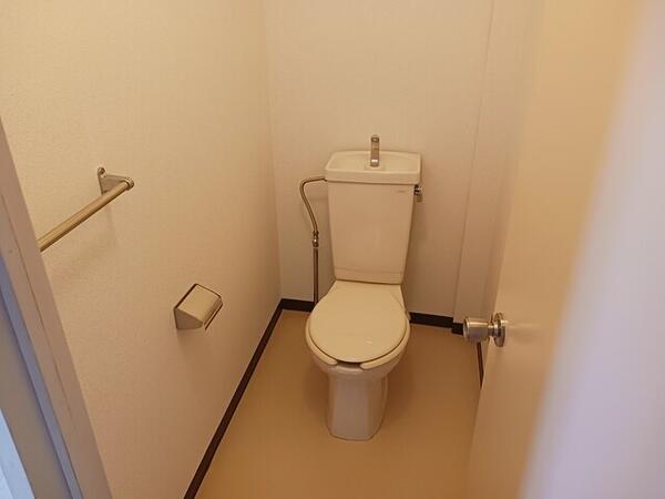 ＪＲ身延線 国母駅 徒歩17分 4階建 築31年のトイレ写真