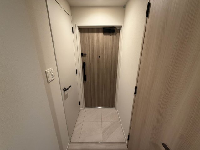 シーズンフラッツ心斎橋EASTの玄関写真