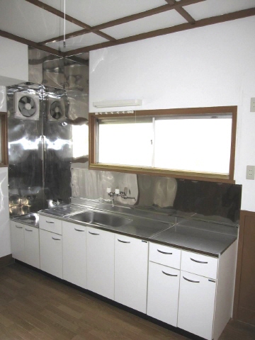 キッチン　同物件別部屋参考写真です
