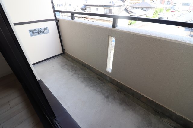 バルコニー　同物件別部屋です。