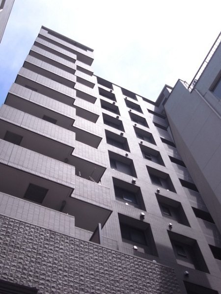 建物外観　地上13階建てデザイナーズマンション
