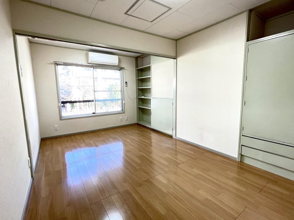グリーンマンションの居間写真