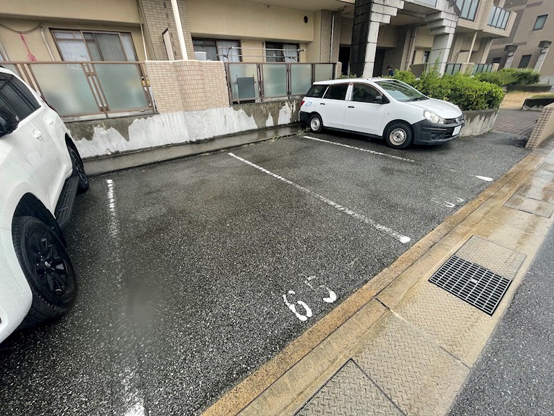 【姫路市白浜町のマンションの駐車場】