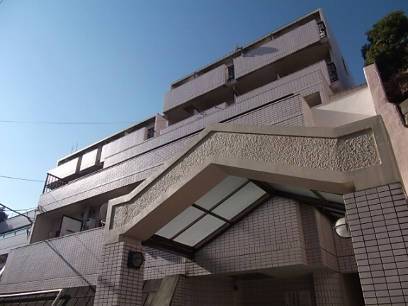 横浜市西区霞ケ丘のマンションの建物外観