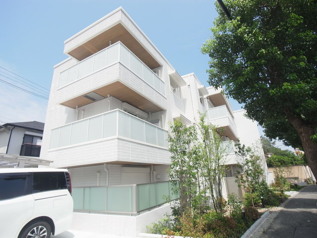 神戸市須磨区離宮西町のマンションの建物外観