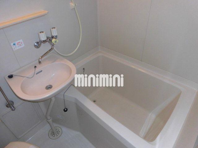 バス・シャワールーム　お風呂になります。