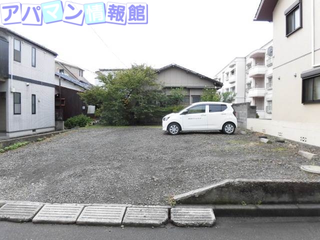 【メゾン・ド・はなぶさの駐車場】