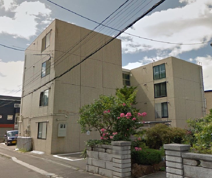 札幌市東区北十七条東のマンションの建物外観