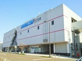 【柏崎市東本町のアパートのショッピングセンター】