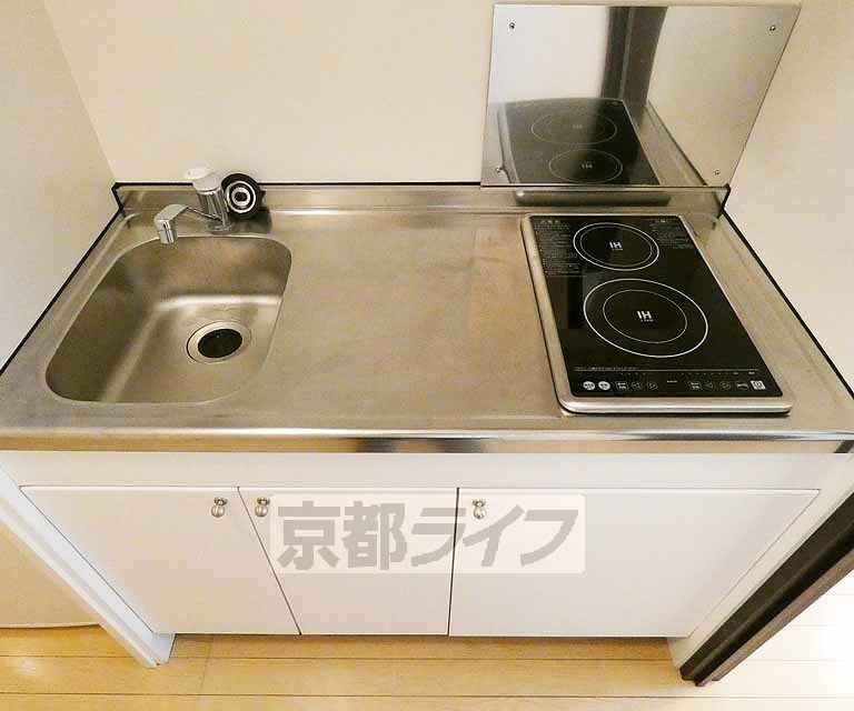 【京都市伏見区深草出羽屋敷町のアパートのキッチン】