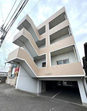 木田郡三木町大字井戸のマンションの建物外観