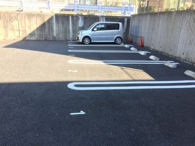 【クレセント・Sの駐車場】