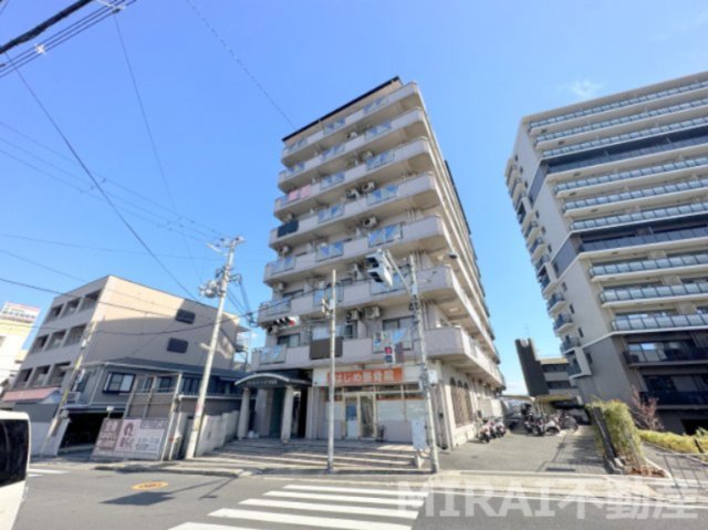 【羽曳野市栄町のマンションの建物外観】