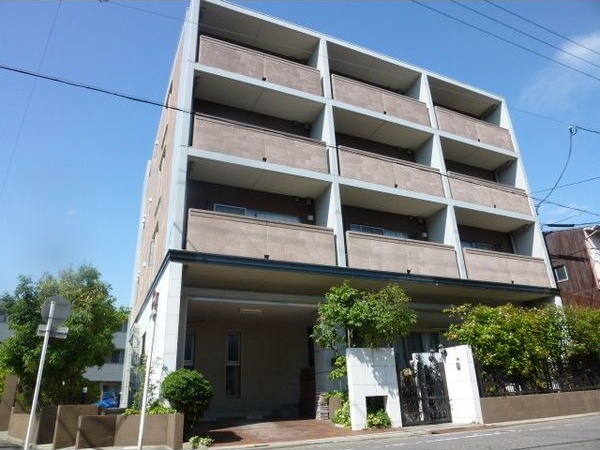 名古屋市千種区城木町のマンションの建物外観