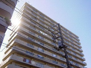 【コンフォリア板橋仲宿の建物外観】