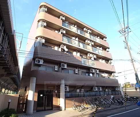 京都市南区久世上久世町のマンションの建物外観