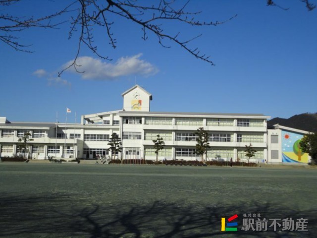 【朝倉市頓田のアパートの小学校】