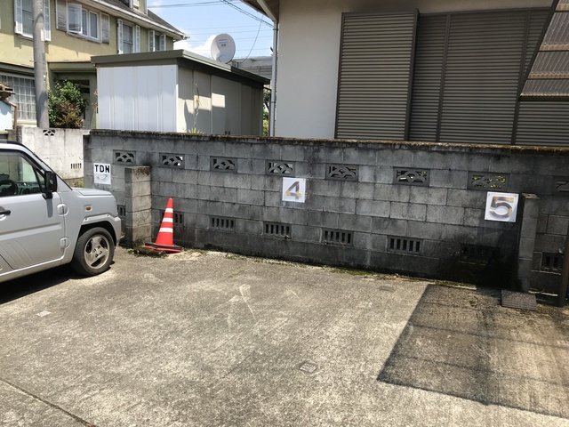 【小田原市蓮正寺のマンションの駐車場】