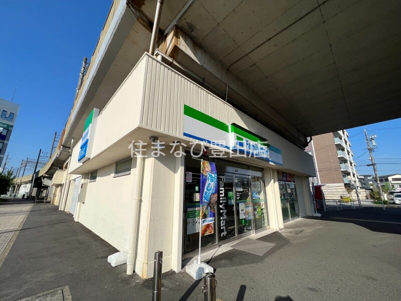 コンビニ　ファミリーマート梅坪駅店（コンビニ）まで266m