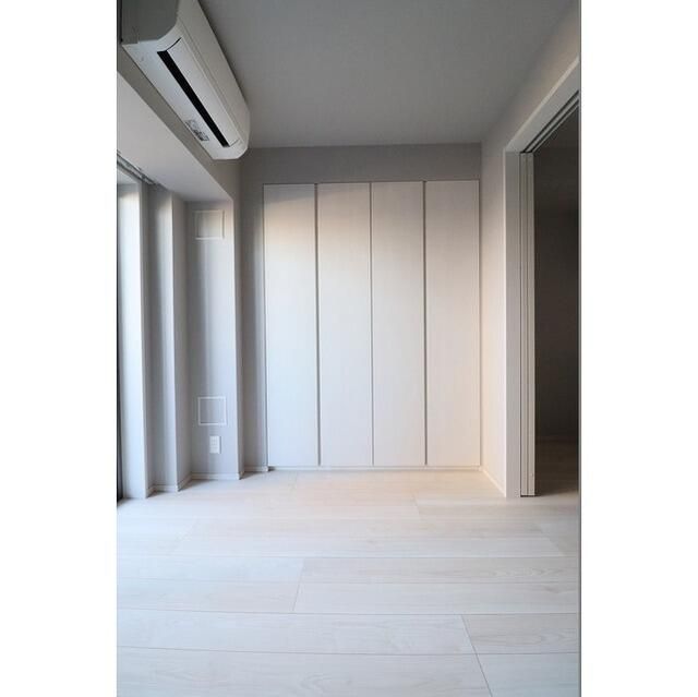 その他部屋・スペース　落ち着いた色調の寝室です