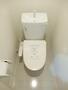 トイレ　トイレは快適な温水洗浄便座付き