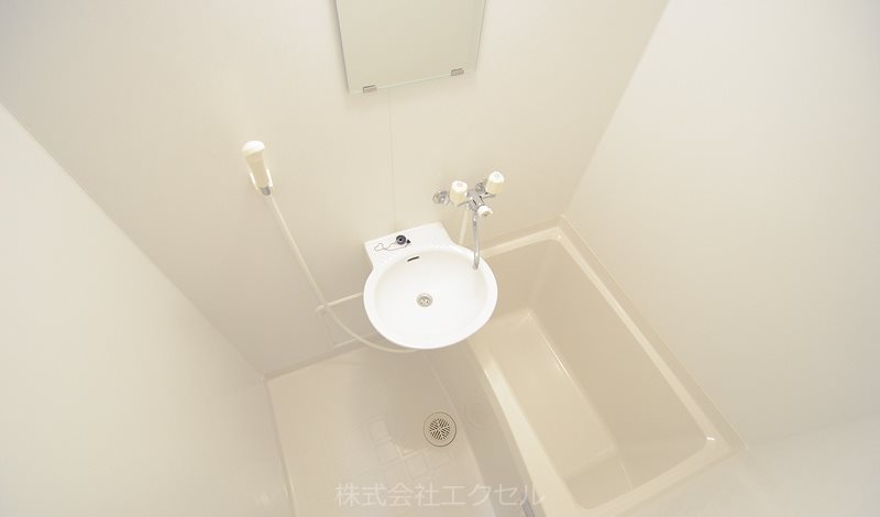 バス・シャワールーム　浴室乾燥機能付きのお風呂です。