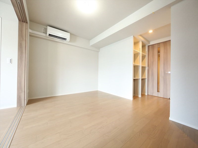 居室・リビング　ＬＤＫ10.5帖　エアコン完備　システムキッチン