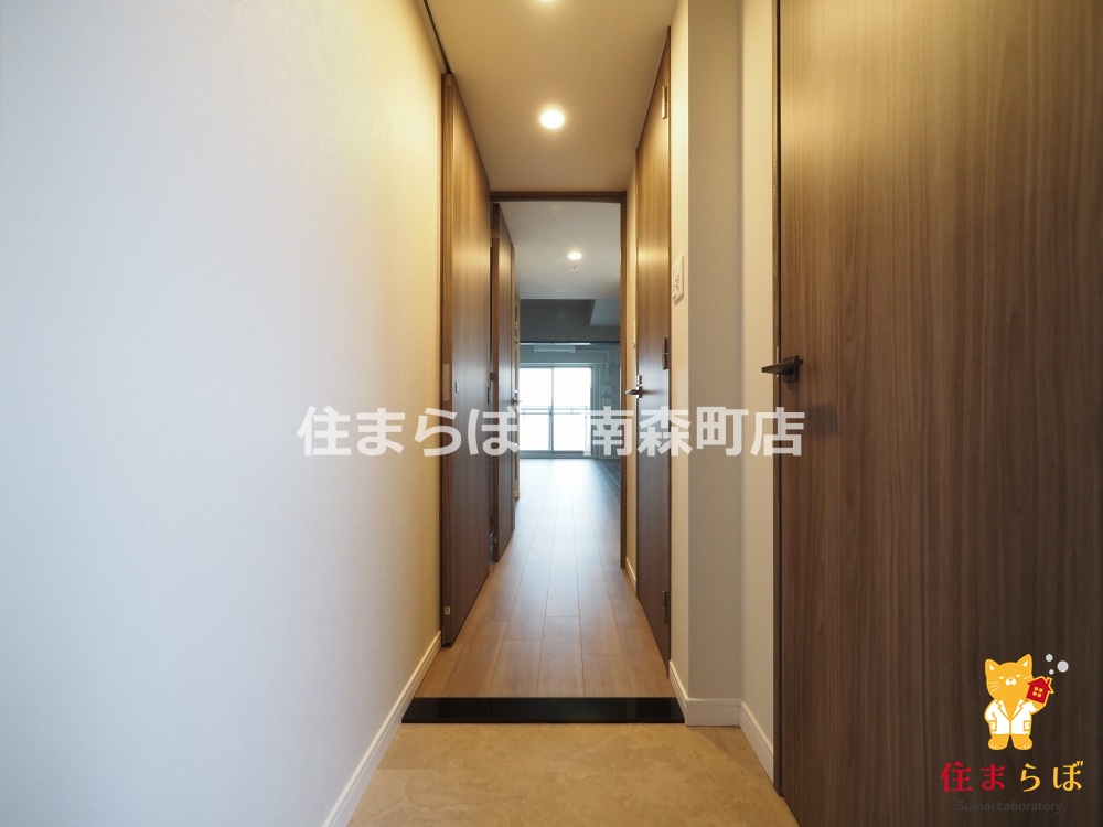 玄関　「気になったら、LINEで気軽に相談できますよ。」