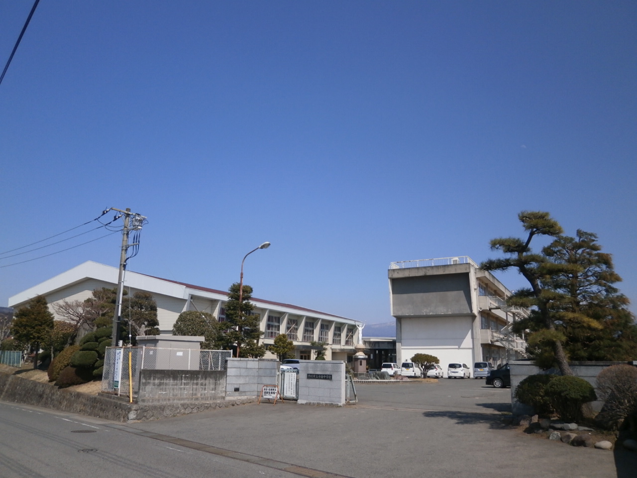 中学校　渋川市立子持中学校（中学校）まで1967m