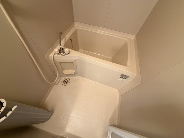 バス・シャワールーム　コンパクトで使いやすいお風呂です